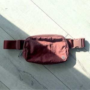 Lululemon Everywhere Belt Bag Dusty Rose